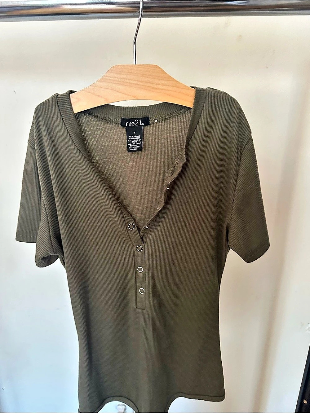 Rue21 Ribbed Short Sleeve Bodysuit in Green Size Small
